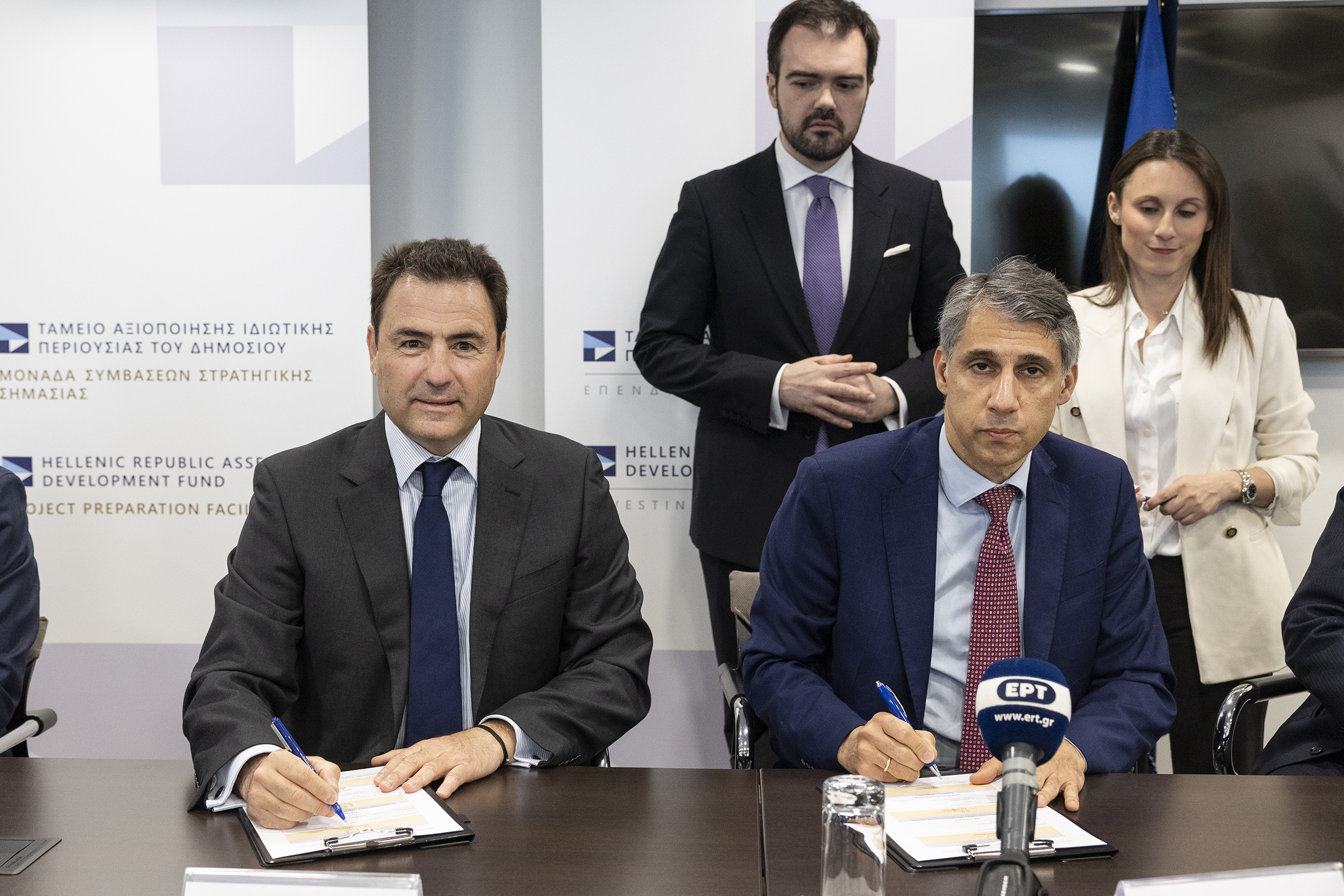 Ο Διευθύνων Σύμβουλος του ΤΑΙΠΕΔ, Δημήτρης Πολίτης, με τον Πρόεδρο και Διευθύνοντα Σύμβουλο της Εταιρείας Συμμετοχών Λιμένος Ηγουμενίτσας Α.Ε., Paul Kyprianou.