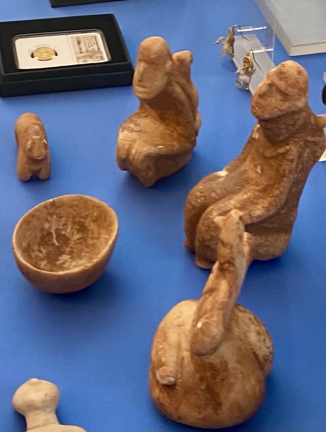 Νεολιθικά μαρμάρινα ειδώλια και φιάλη, 5000-3500 π.Χ.