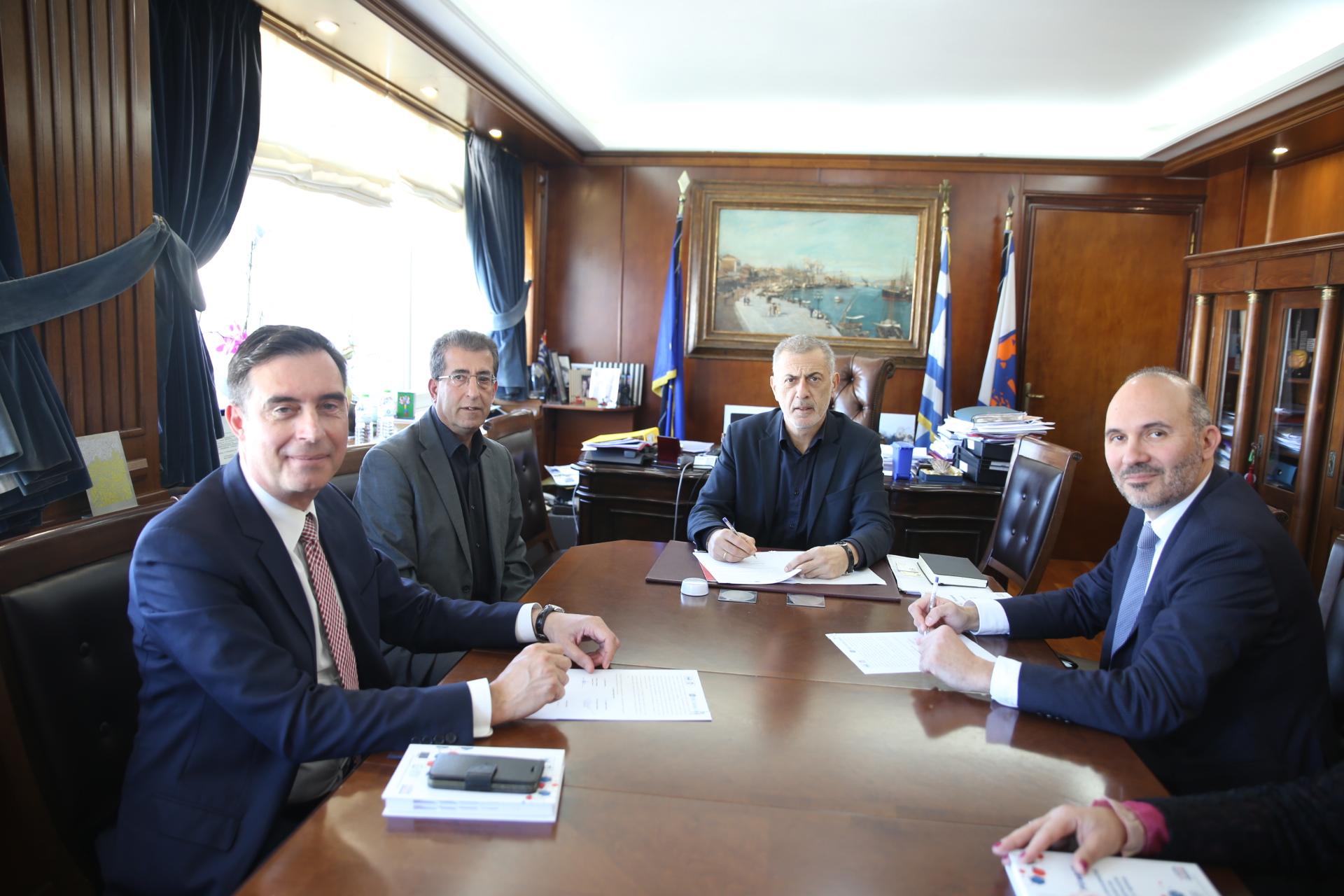 Μνημόνιο Συνεργασίας υπέγραψαν ο Δήμος Πειραιά και η Εθνική Τράπεζα της Ελλάδος