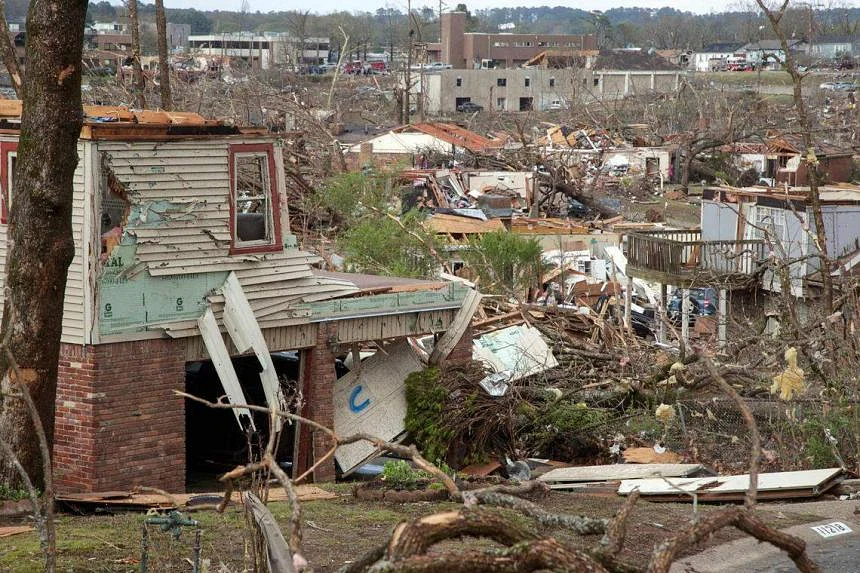 Κατεστραμμένα σπίτια από το πέρασμα ανεμοστρόβιλου στο Αρκάνσας