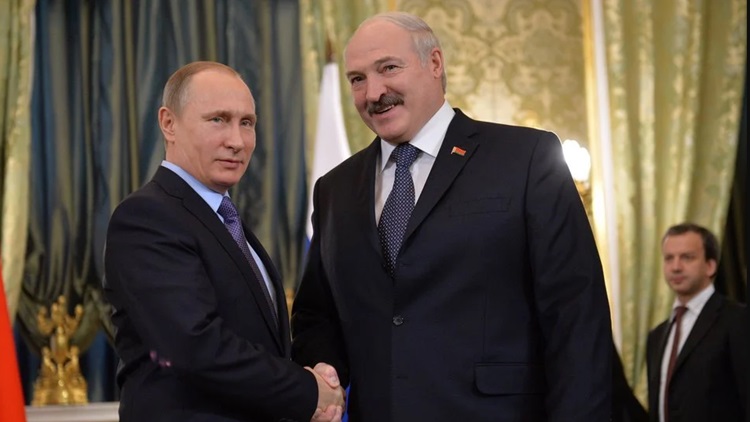Ο πρόεδρος της Λευκορωσίας Αλεξάντερ, Λουκασένκο, με τον Ρώσο πρόεδρο Βλαντιμίρ Πούτιν