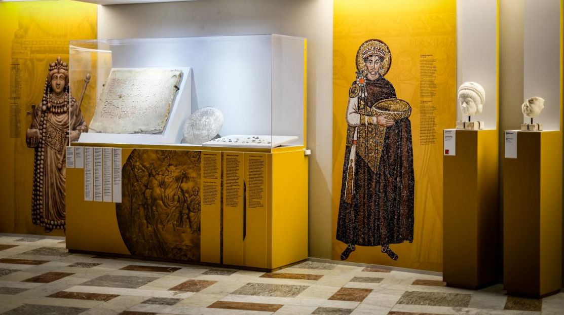 Άποψη της έκθεσης για το Βυζάντιο στο Αρχαιολογικό Μουσείο Νάπολης 