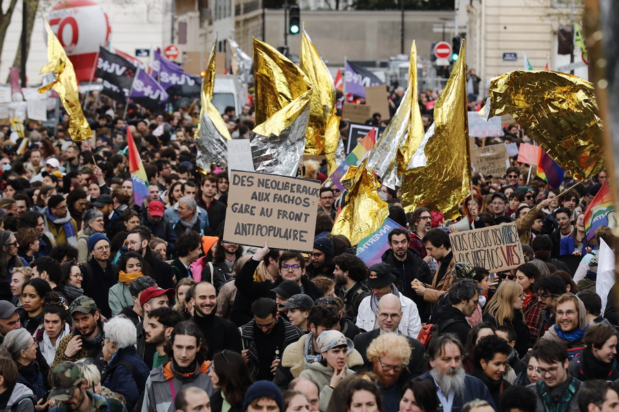 Διαδηλωτές σε απεργία για το συνταξιοδοτικό στη Γαλλία