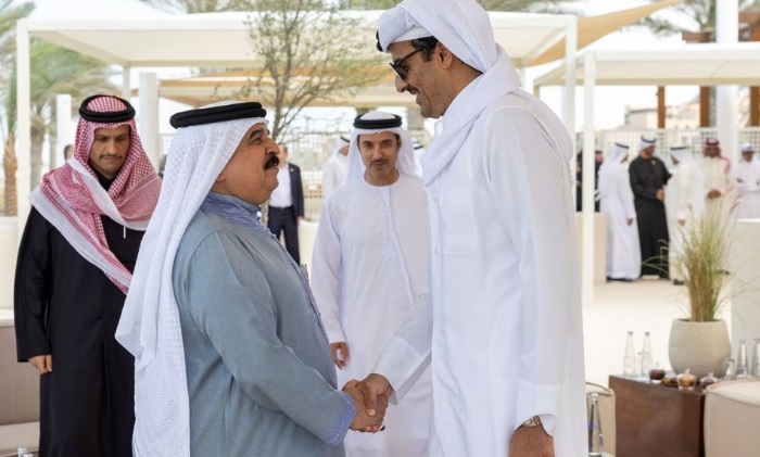 Ο βασιλιάς του Μπαχρέιν, Χαμάντ Μπιν Ισά αλ Χαλίφα και ο Σεΐχης του Κατάρ, Ταμίμ Μπιν Χαμάντ Μπιν Χαλίφα Αλ-Θανί
