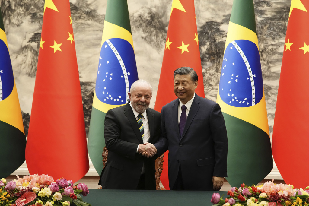 Luiz Inacio Lula da Silva & Xi Jinping (Ken Ishii/Pool Photo via AP)