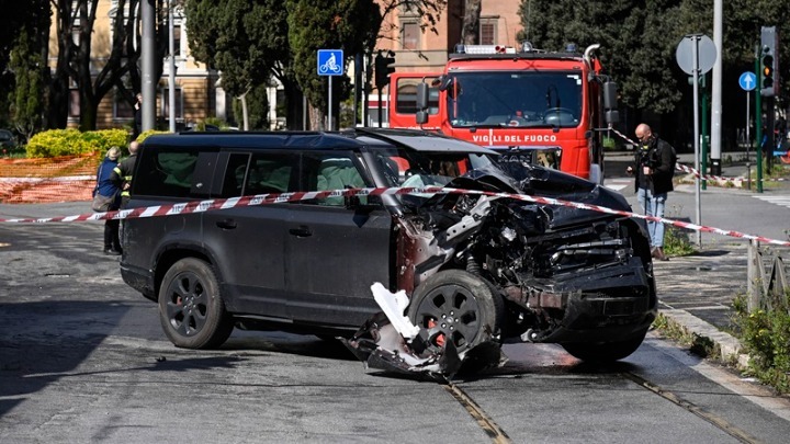 Το αυτοκίνητο του επιθετικού της Λάτσιο Ιμόμπιλε μετά από σύγκρουση με τραμ