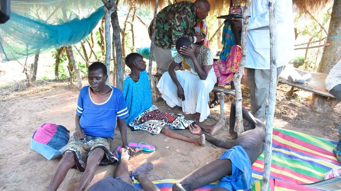 Μέλη αίρεσης στην Κένυα που κατάφεραν να επιβιώσουν από μια ακραία νηστεία μέχρι θανάτου με εντολή του αρχηγού τους