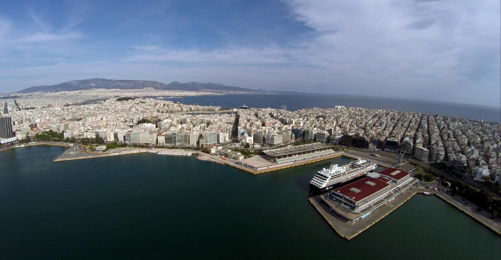 Λιμάνι Πειραιά: Το Πράσινο Λιμάνι της Μεσογείου