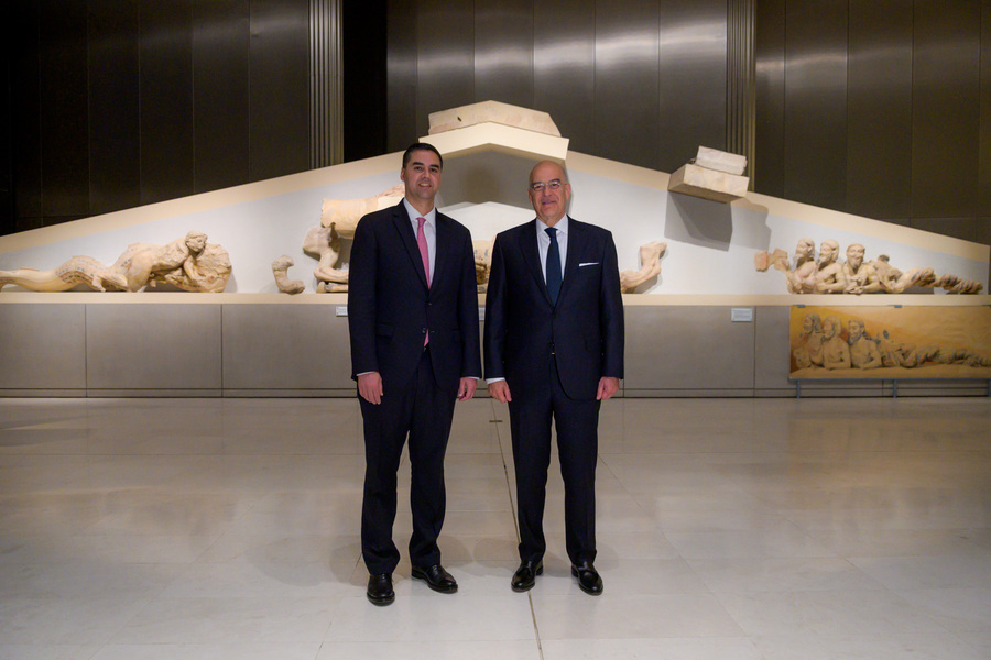 O Υπουργός Εξωτερικών Νίκος Δένδιας υποδέχεται τον υπουργό Εξωτερικών της Μάλτας, Ian Borg, σε εκδήλωση του υπουργείου Εξωτερικών σχετικά με την παρουσίαση της υποψηφιότητας της Ελλάδας για τη θέση μη μόνιμου μέλους του Συμβουλίου Ασφαλείας του ΟΗΕ για την περίοδο 2025 – 26, στο Μουσείο της Ακρόπολης (ΑΠΕ-ΜΠΕ)