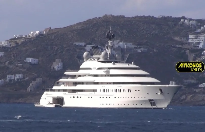 Μύκονος: Θαυμασμός για το mega-yacht «Opera» των €400 εκατομμυρίων Άραβα μεγιστάνα