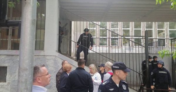 Πυροβολισμοί σε σχολείο στο Βελιγράδι: 14χρονος σκότωσε 8 συμμαθητές του και έναν φύλακα