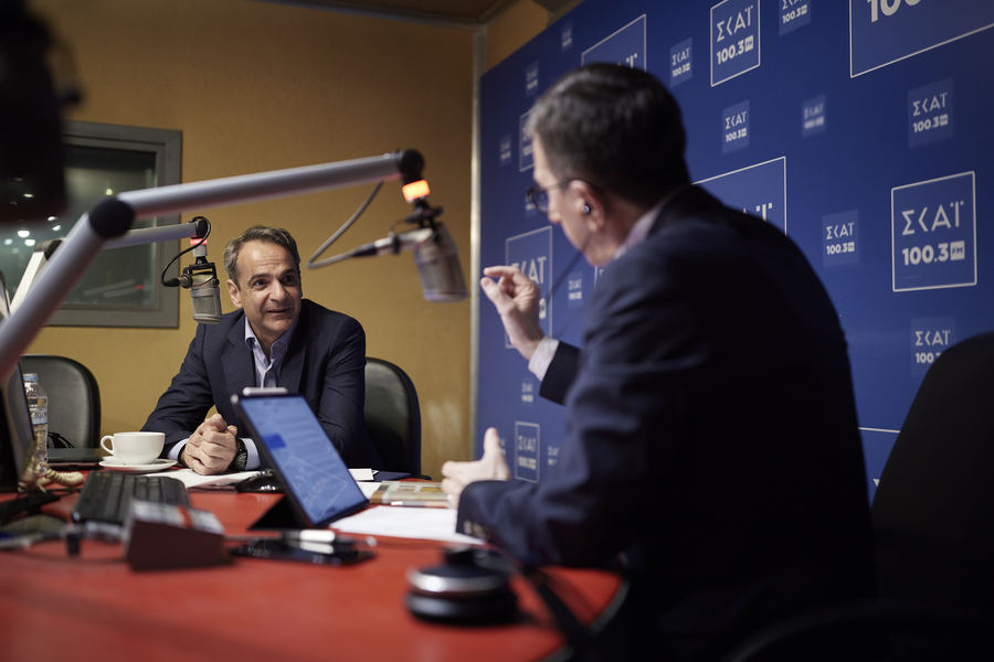 Ο πρωθυπουργός Κυριάκος Μητσοτάκης παραχωρεί συνέντευξη στο ραδιόφωνο του ΣΚΑΪ και στον δημοσιογράφο Άρη Πορτοσάλτε (ΑΠΕ-ΜΠΕ)