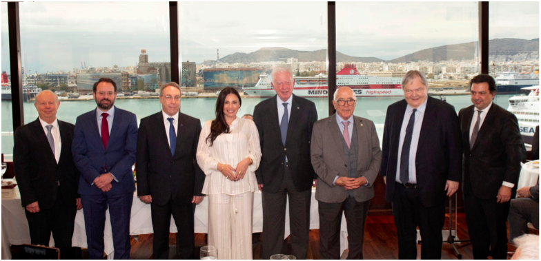 Πικραμένος και Βενιζέλος αντάλλαξαν απόψεις με ναυτιλιακούς παράγοντες στη Ναυτιλιακή Λέσχη