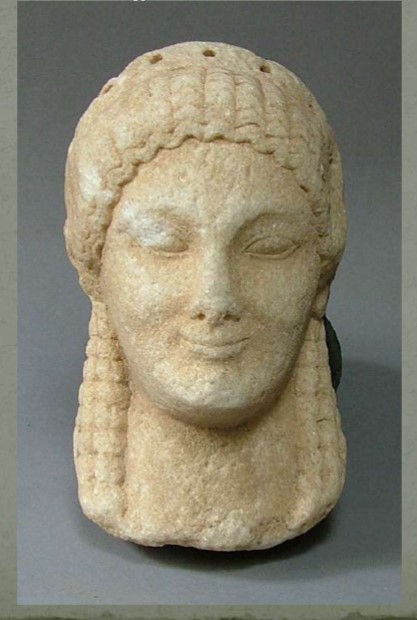 Μαρμάρινη κεφαλή κόρης ή σφίγγας, 550-500 π.Χ.