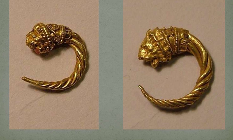 Στριφτά χρυσά σκουλαρίκια, που απολήγουν σε λεοντοκεφαλές, Μακεδονία 4ος – 3ος π.Χ. αιώνας