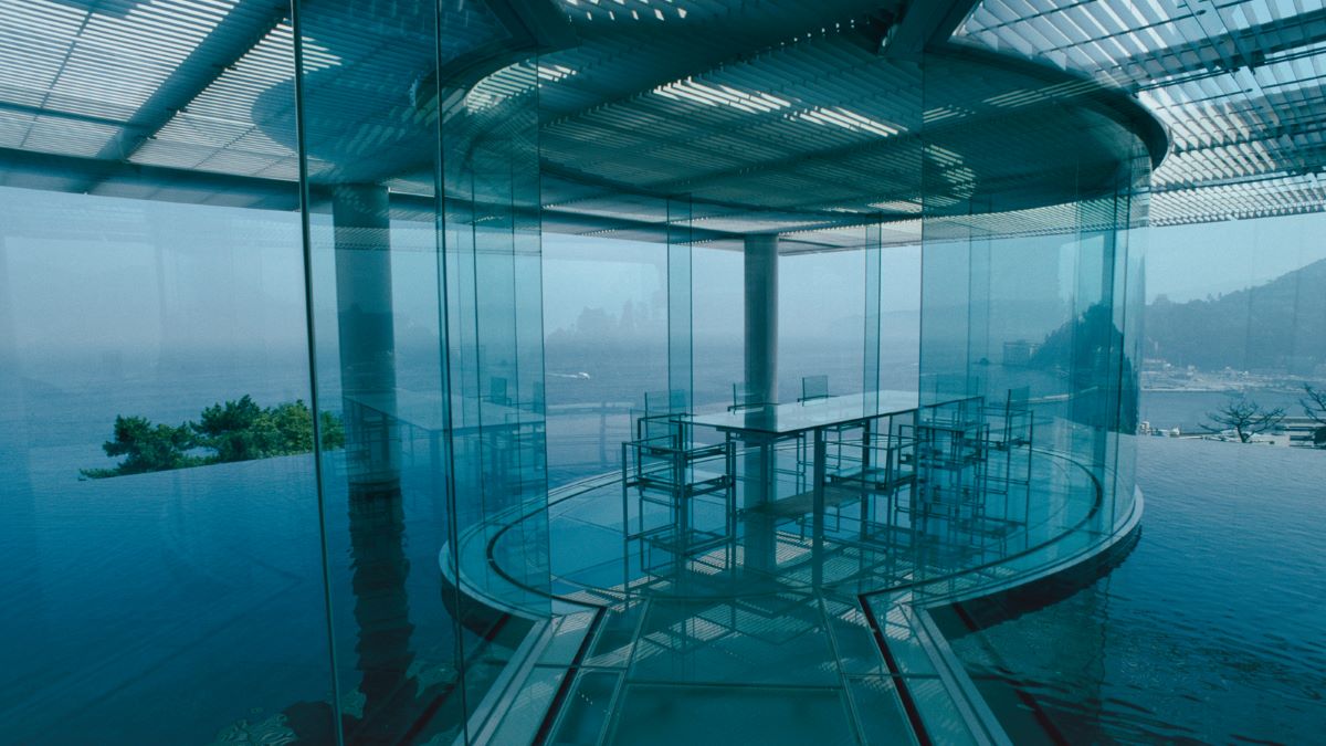 Ο ξενώνας Water/Glass (1995) με γυαλί και νερό στην Ιαπωνία 