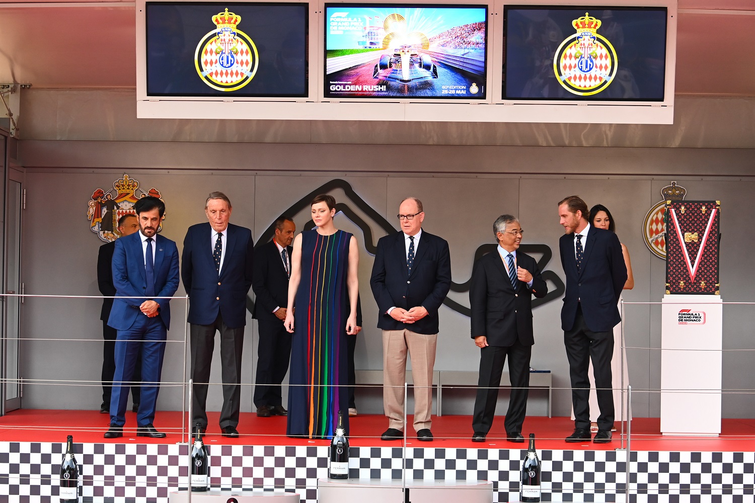 Το πριγκιπικό ζεύγος Αλβέρτος και Σαρλέν. Πρώτος από αριστερά ο πρόεδρος της FIA, πρώτος από δεξιά ο γιός της Καρολίνα, Andrea Casiraghi