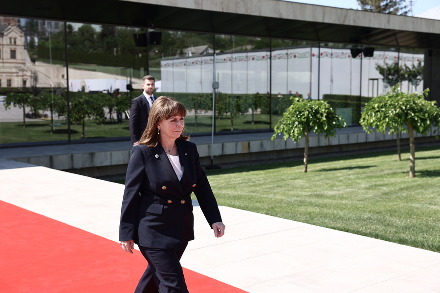 Η Πρόεδρος της Δημοκρατίας Κατερίνα Σακελλαροπούλου προσέρχεται στη 2η Σύνοδο Κορυφής της Ευρωπαϊκής Πολιτικής Κοινότητας (European political summit), που διεξάγεται στο Κισινάου της Μολδαβίας (ΑΠΕ-ΜΠΕ)