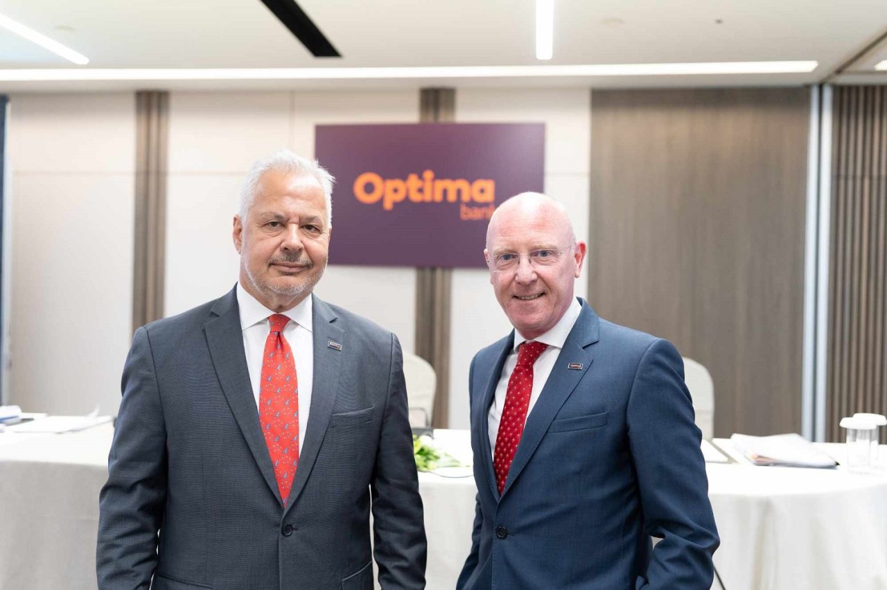 Από αριστερά ο Πρόεδρος της Optima bank, κ. Γεώργιος Τανισκίδης και ο CEO της Optima bank, κ. Δημήτρης Κυπαρίσσης