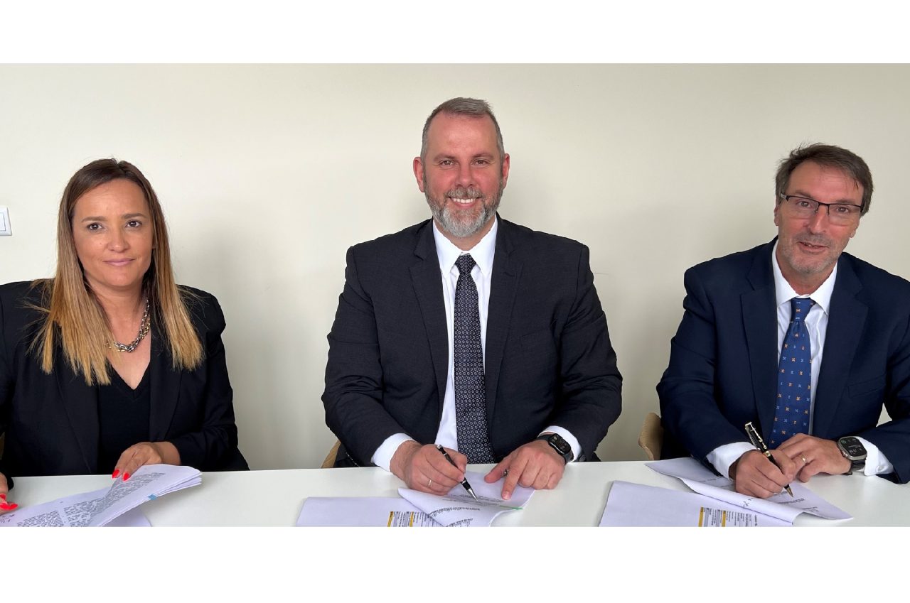 Η επενδυτική συμφωνία μεταξύ των συμβαλλομένων μερών υπογράφηκε στις 7 Ιουνίου 2023 στην Braga της Πορτογαλίας από τον Λάμπρο Μπίσαλα, Διευθύνοντα Σύμβουλο της Sunlight Group Συστήματα Αποθήκευσης Ενέργειας, και μέλη της οικογένειας Jantarada