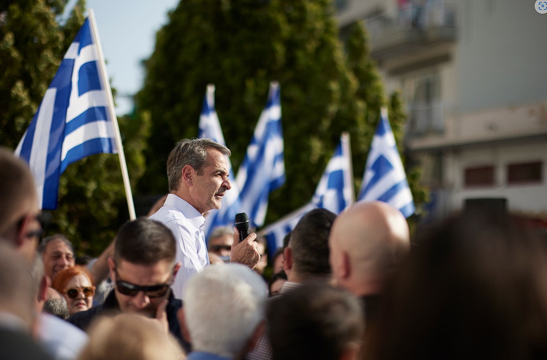 Ο Κυριάκος Μητσοτάκης, πρόεδρος της ΝΔ, μιλά σε οπαδούς του στον Ασπρόπυργο