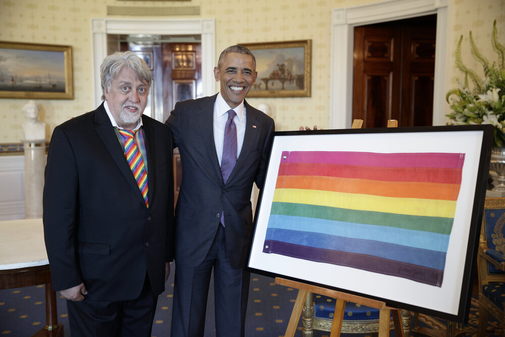 Ο Barack Obama και ο Gilbert Baker στον Λευκό Οίκο στις 9 Ιουνίου 2016 | Πηγή: White House Photo by Pete Souza