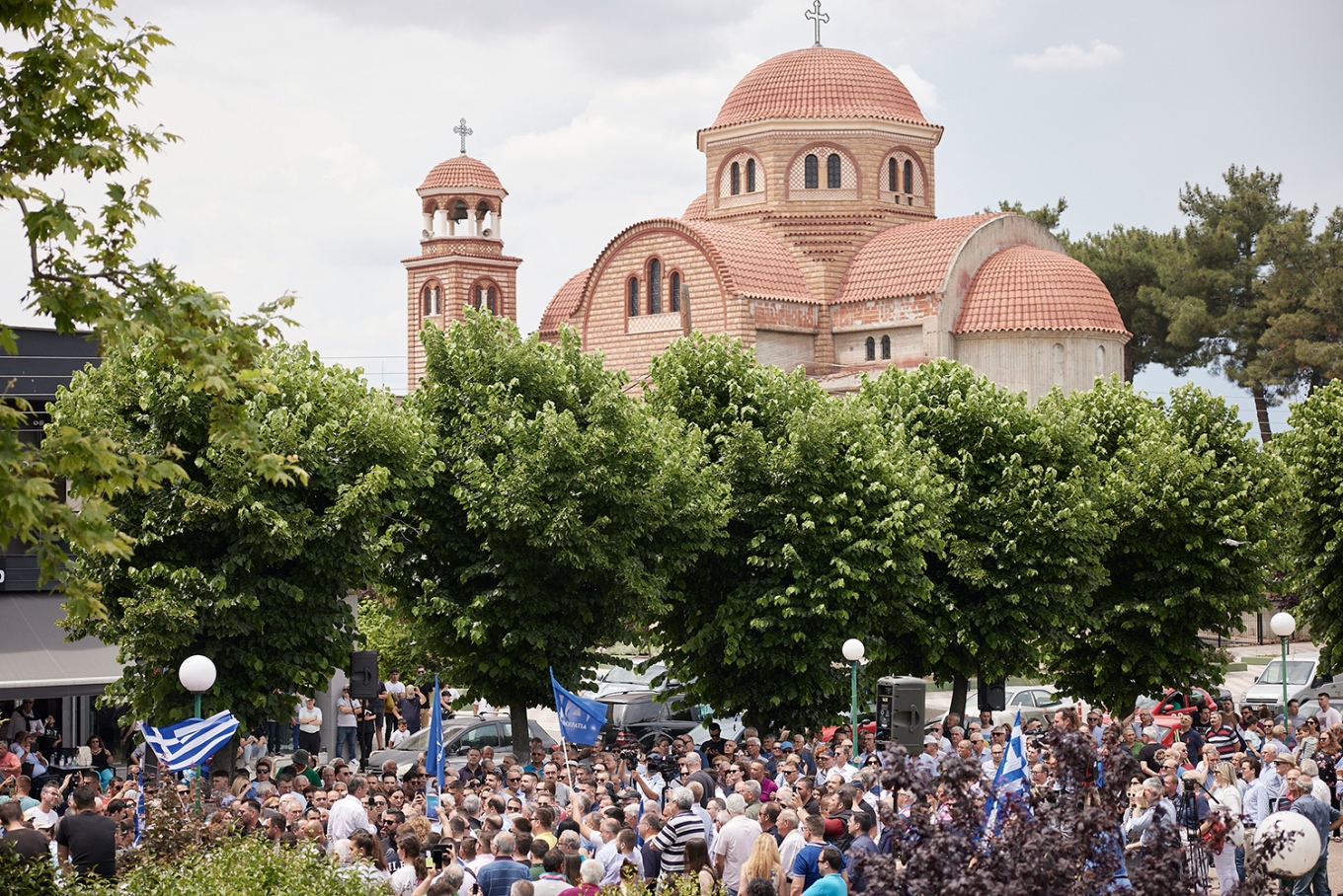 Ο πρόεδρος της Νέας Δημοκρατίας Κυριάκος Μητσοτάκης μιλάει σε πολίτες κατά την διάρκεια της επίσκεψής του στα Κουφάλια Θεσσαλονίκης, το Σάββατο 10 Ιουνίου 2023. ΑΠΕ-ΜΠΕ/ΓΡΑΦΕΙΟ ΤΥΠΟΥ ΝΔ/ΔΗΜΗΤΡΗΣ ΠΑΠΑΜΗΤΣΟΣ