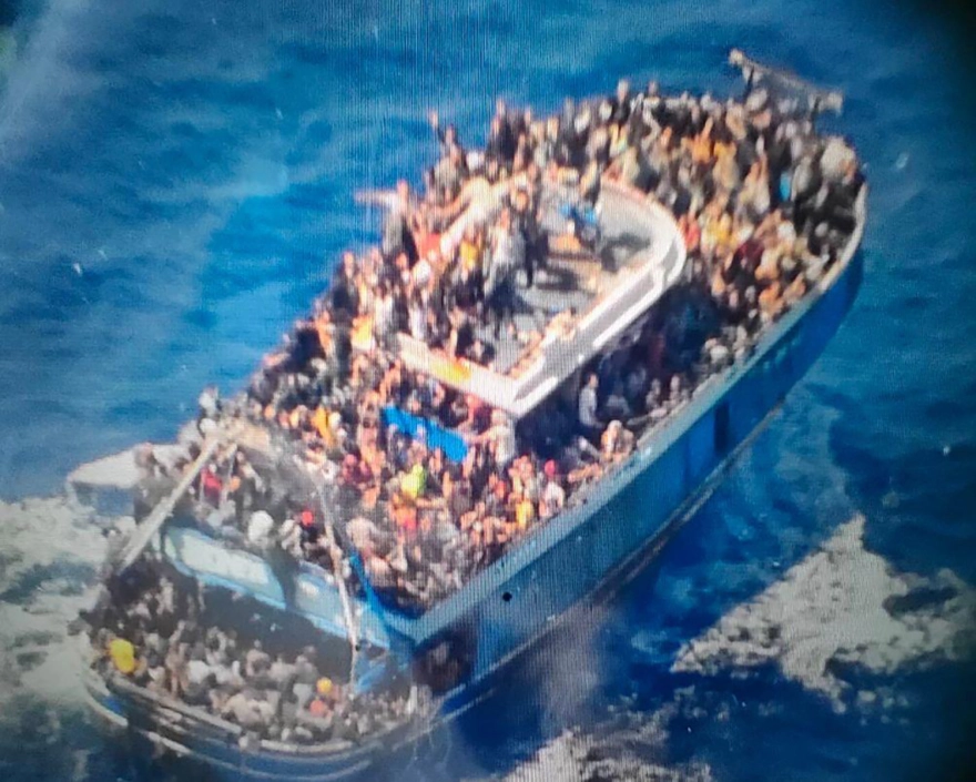Το πλοίο με τους μετανάστες που ναυάγησε στην Πύλο