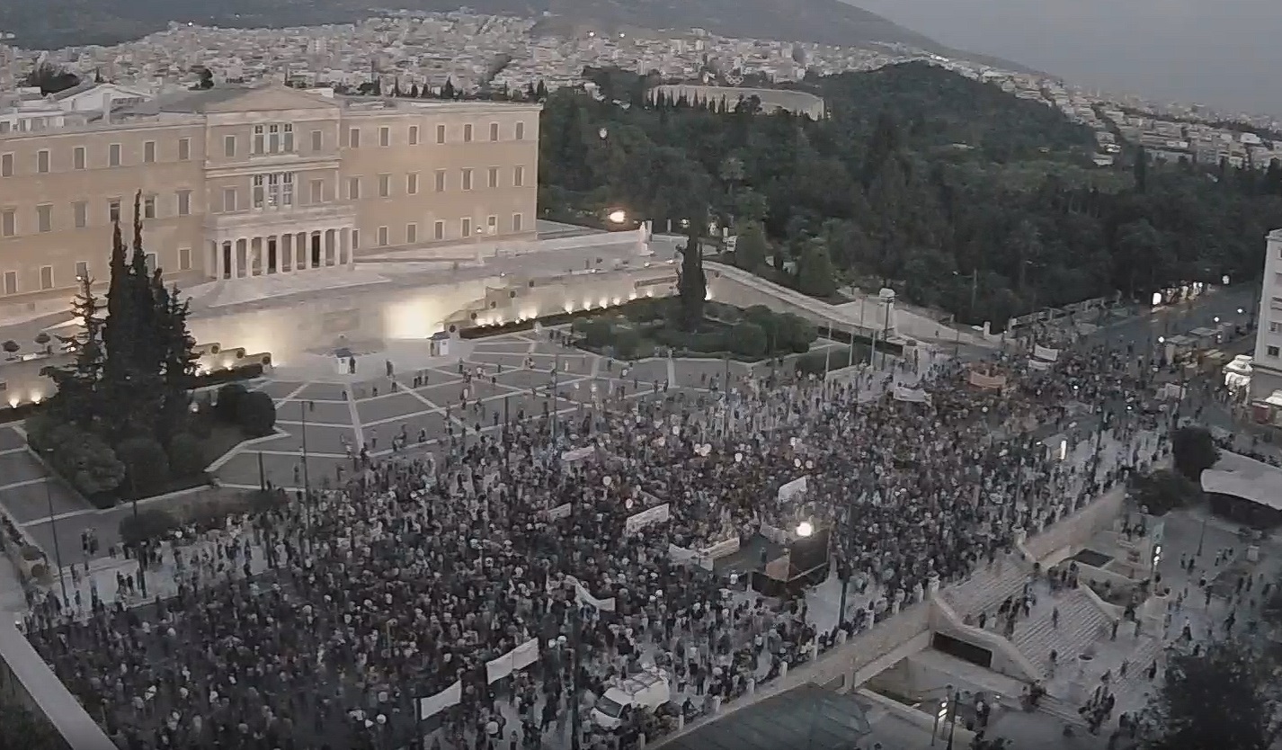 Επεισόδια με μολότοφ στο περιθώριο της πορείας για το ναυάγιο στη Πύλο