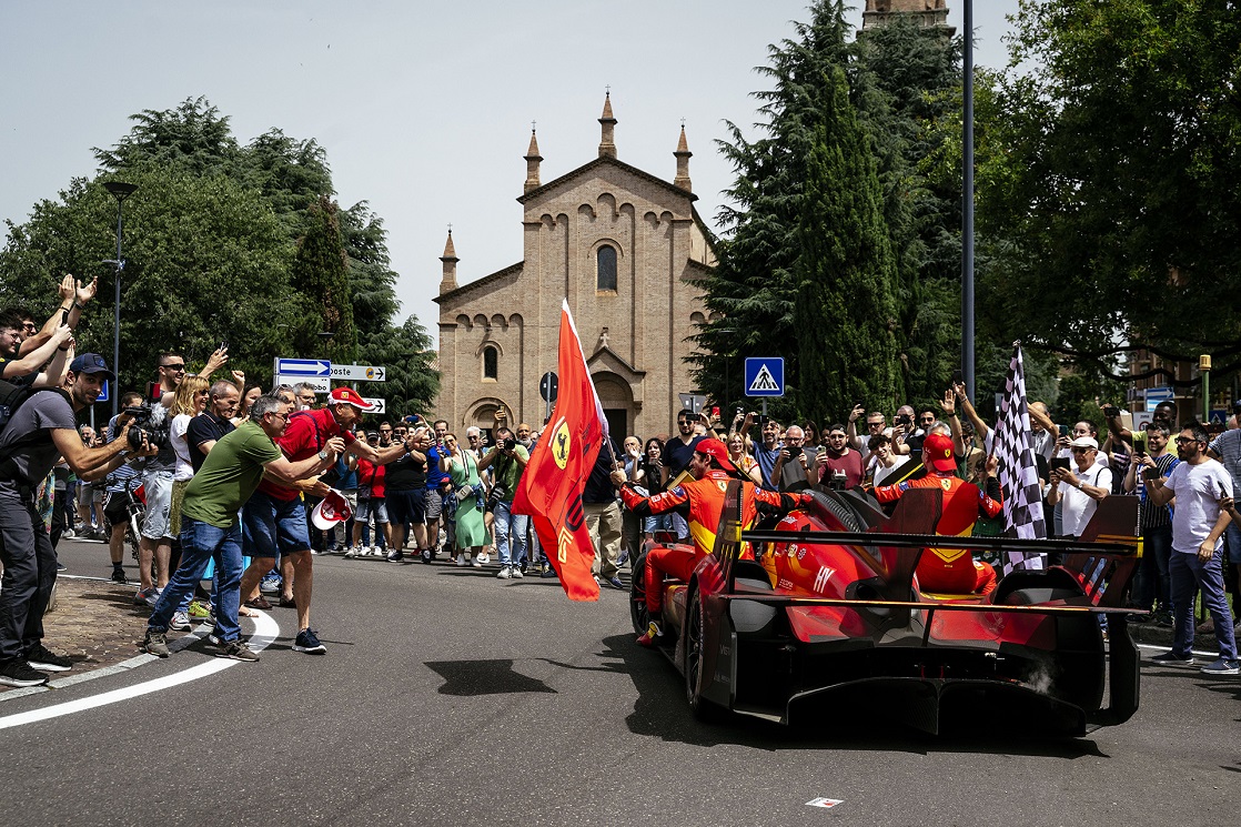 Η ομάδα Ferrari – AF Corse γιορτάζει τη νίκη του 24 Hours of Le Mans στο Μαρανέλο