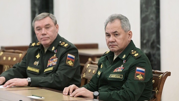 Ο υπουργός Άμυνας Σεργκέι Σοϊγκού και ο αρχηγός των ενόπλων δυνάμεων της Ρωσίας Βαλέρι Γκερασίμοφ