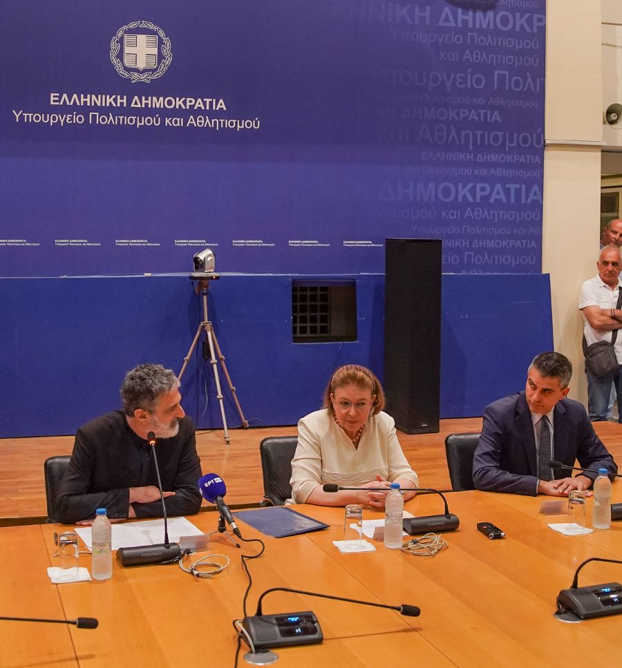 Ο υπηρεσιακός υπουργός Πολιτισμού Γιώργος Κουμεντάκης, η υπουργός Πολιτισμού Λίνα Μενδώνη και ο υφυπουργός Πολιτισμού