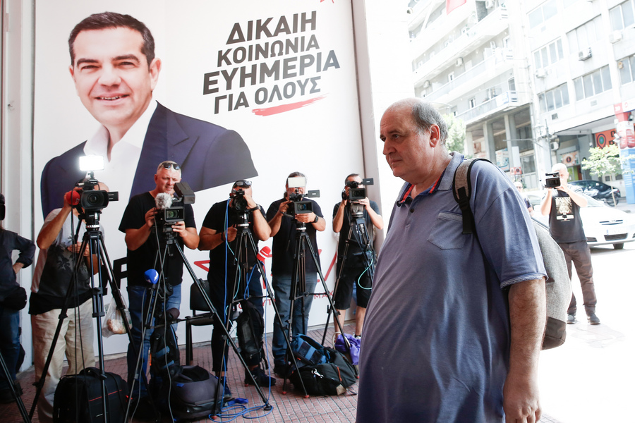 Το μέλος της Πολιτικής Γραμματείας του ΣΥΡΙΖΑ-Προοδευτική Συμμαχία Νίκος Φίλης εισέρχεται στα γραφεία κατά τη διάρκεια συνεδρίασης του οργάνου του κόμματος, Αθήνα Κυριακή 2 Ιουλίου 2023. ΑΠΕ-ΜΠΕ/ΑΠΕ-ΜΠΕ/ΓΙΑΝΝΗΣ ΚΟΛΕΣΙΔΗΣ
