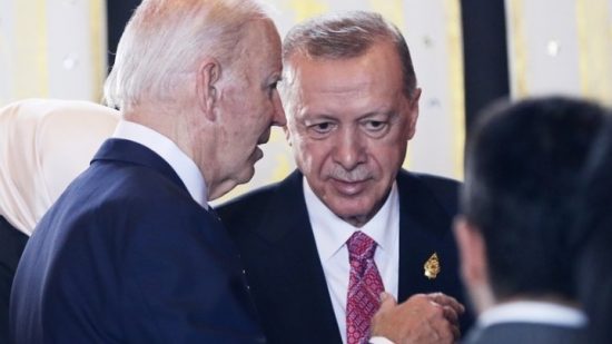 Διεργασίες για κατ’ ιδίαν συνάντηση Μπάιντεν-Ερντογάν στο Βίλνιους