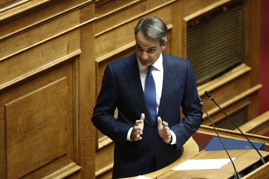 Ο πρωθυπουργός Κυριάκος Μητσοτάκης μιλάει στην Ολομέλεια της Βουλής κατά τη διάρκεια ανάγνωσης και συζήτησης επί των Προγραμματικών Δηλώσεων της Κυβέρνησης
