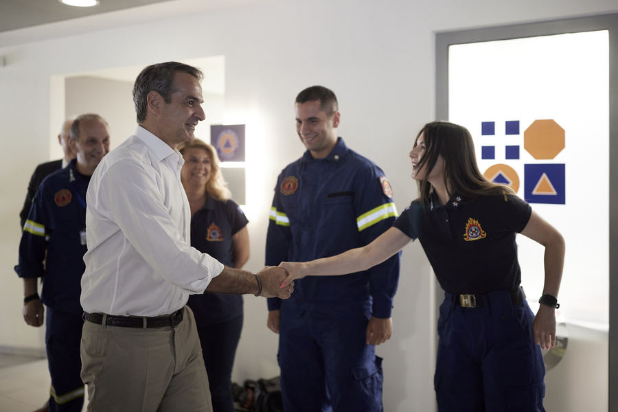 Ο πρωθυπουργός, Κυριάκος Μητσοτάκης επισκέπτεται το υπουργείο Κλιματικής Κρίσης και Πολιτικής Προστασίας (ΑΠΕ-ΜΠΕ)