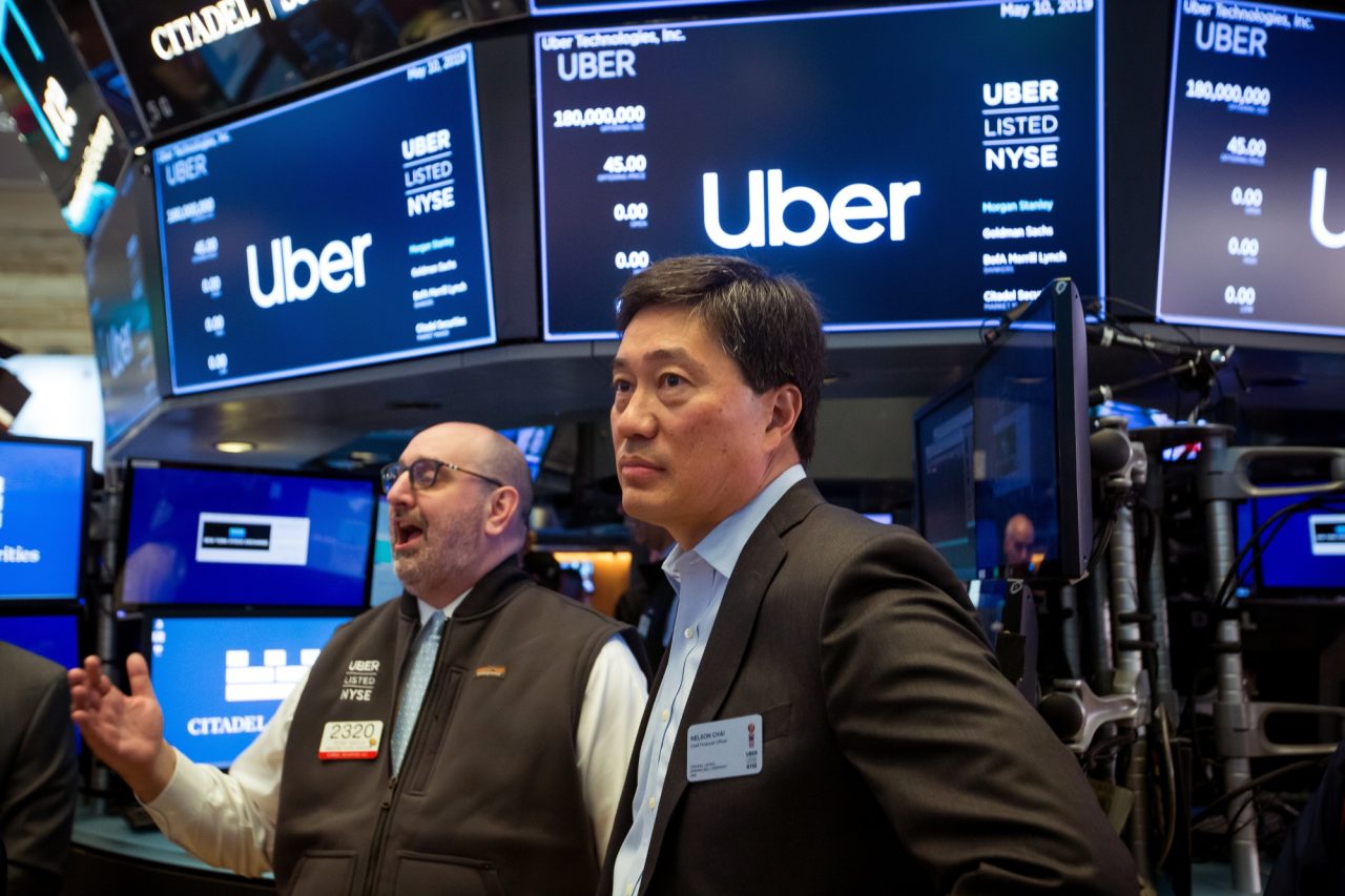 Ο Nelson Chai, οικονομικός διευθυντής της Uber, παρακολουθεί τις συναλλαγές κατά την αρχική δημόσια προσφορά της εταιρείας στο χρηματιστήριο της Νέας Υόρκης το 2019. Φωτογράφος Michael Nagle/Bloomberg