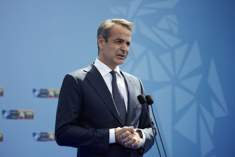 Ο πρωθυπουργός Κυριάκος Μητσοτάκης κάνει δηλώσεις, προσερχόμενος στη διήμερη Σύνοδο Κορυφής του ΝΑΤΟ