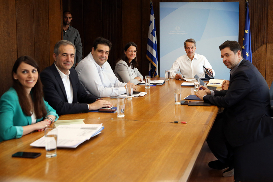 Ο πρωθυπουργός Κυριάκος Μητσοτάκης στο υπουργείο Εσωτερικών (ΑΠΕ-ΜΠΕ)