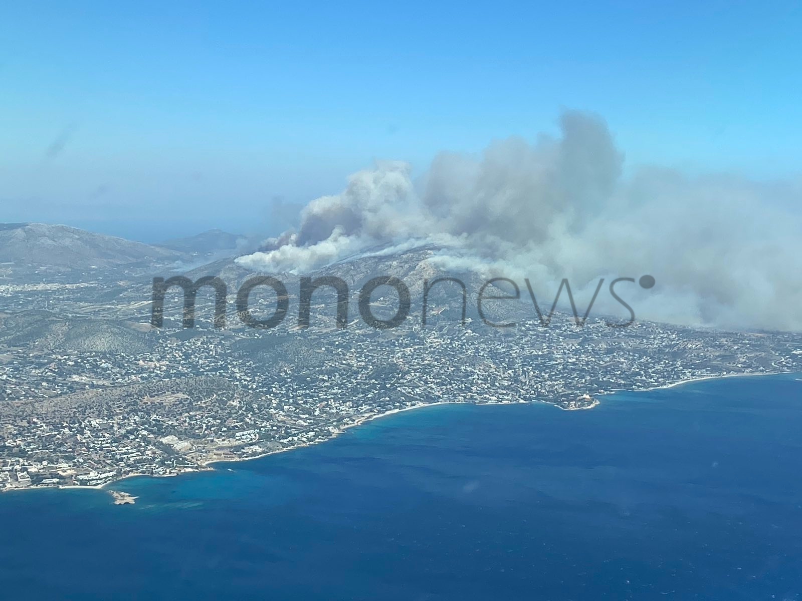 Φωτιά στον Κουβαρά: Συνεχείς αναζωπυρώσεις απειλούν σπίτια (upd)