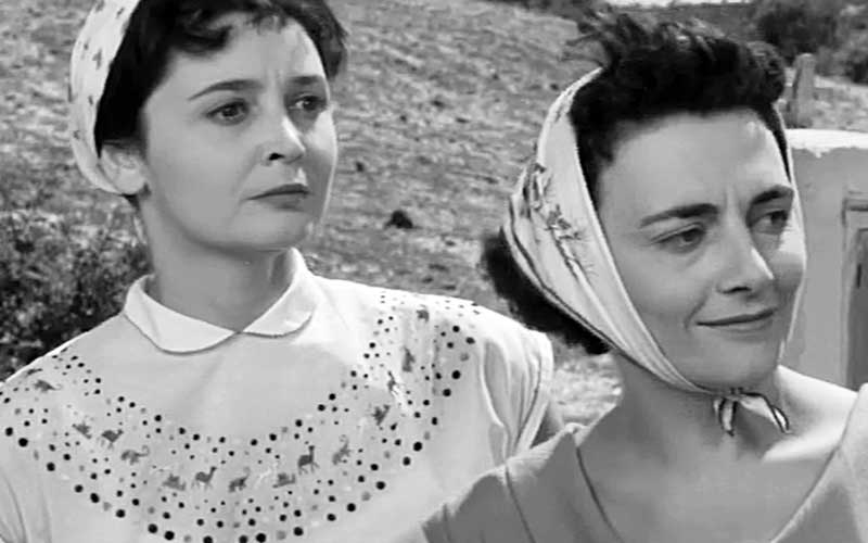 Η Άννα Συνοδινού και η Ζωρζ Σαρρή στο Μπούρτζι το 1958. Από την ταινία «Ο άνθρωπος του τρένου»