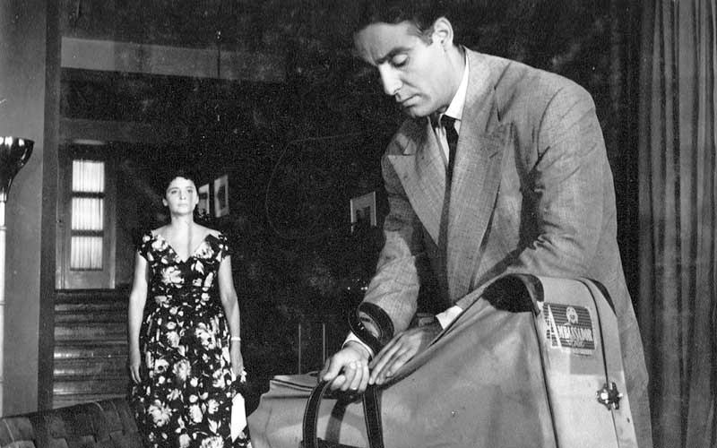 Η Άννα Συνοδινού και ο Μιχάλης Νικολινάκος στην ταινία «Ο άνθρωπος του τρένου», το 1958 στο Μπούρτζι
