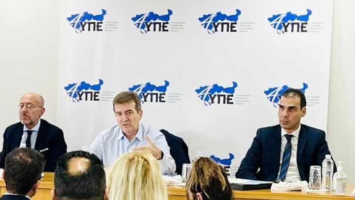 Ο Μιχάλης Χρυσοχοΐδης με τους Μάριο Θεμιστοκλέους και Δημήτρη Βαρτζόπουλο