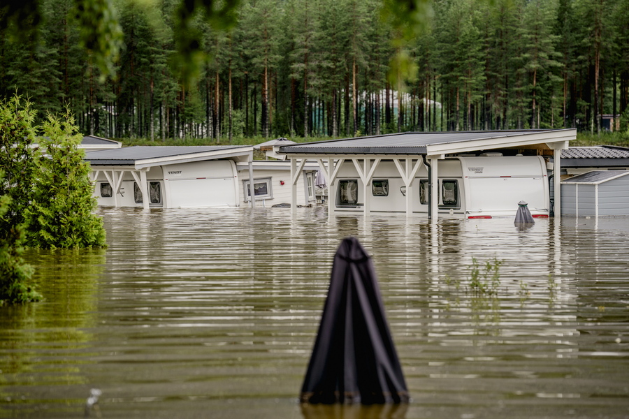 Χιλιάδες άνθρωποι απομακρύνθηκαν από τις εστίες τους και ένας σταθμός ηλεκτροπαραγωγής πλημμύρισε από τις σφοδρές βροχοπτώσεις που έπληξαν τη Νορβηγία, ανακοίνωσαν σήμερα οι αρχές της χώρας.