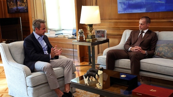 Ο πρωθυπουργός, Κυριάκος Μητσοτάκης με τον πρόεδρο της UEFA, Aleksander Ceferin