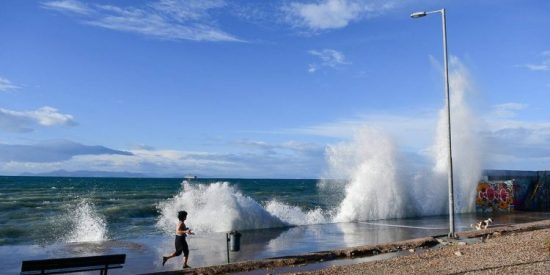 Καιρός: Ισχυρά μελτέμια και τοπικές βροχές – Αναλυτική πρόγνωση