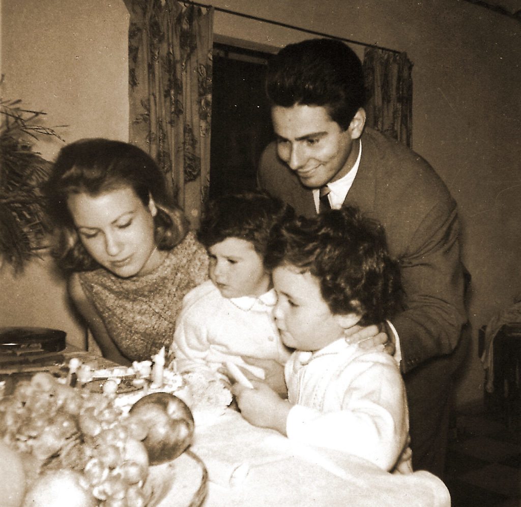 Ο Μιλτιάδης και η Λίζα Έβερτ, με τις κόρες τους Αλεξία και Ιλεάνα