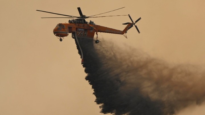ελικόπτερο επιχειρεί σε πυρκαγιά στον Έβρο