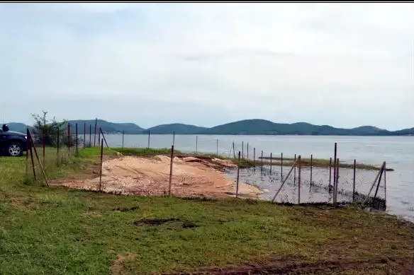 Η περιοχή της ανασκαφής στις όχθες τις λίμνης