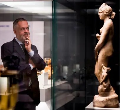 Ο απερχόμενος διευθυντής του Βρετανικού Μουσείου Χάρτβιχ Φίσερ